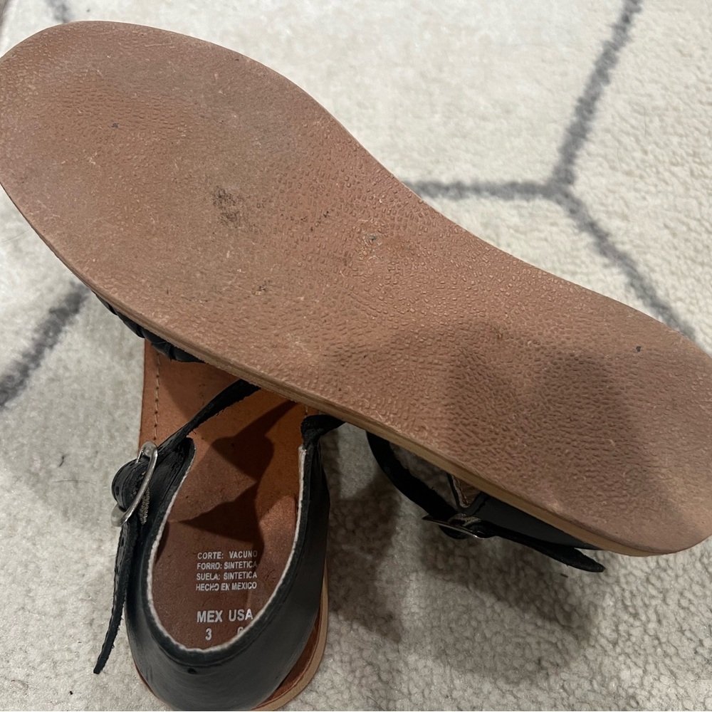 Boho Black Leather | Mary Jane Flats | Embossed Floral | Made in Mexico | Size 6 - Picture 5 of 5
